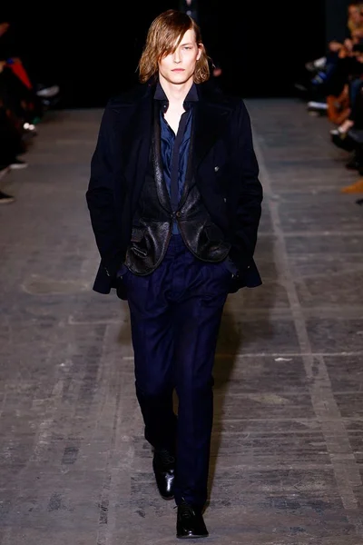 Look 10
